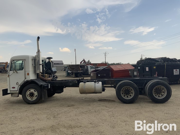 2004-peterbilt-320-image-8