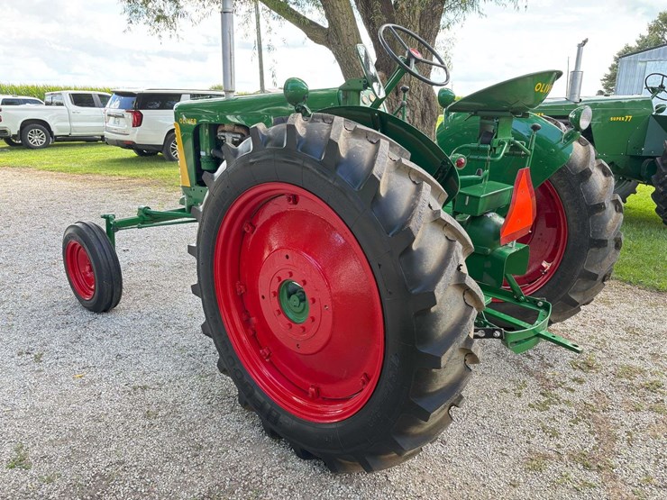 1957-oliver-super-66-image-3