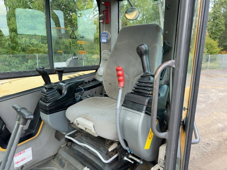 2018-volvo-ecr88d-image-36