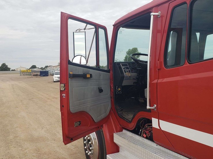 1995-freightliner-fl80-image-9