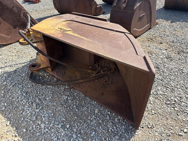 #2539-•-approx-30“-felco-vibrating-bucket-image-4
