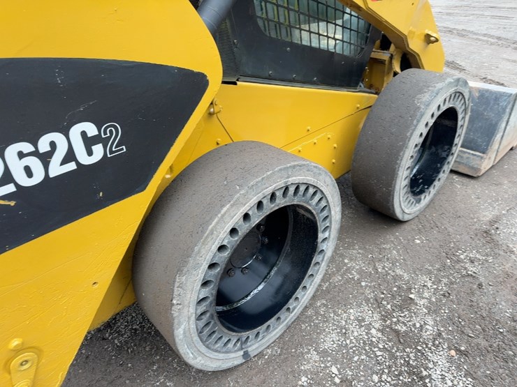 2012-caterpillar-262c2-image-11
