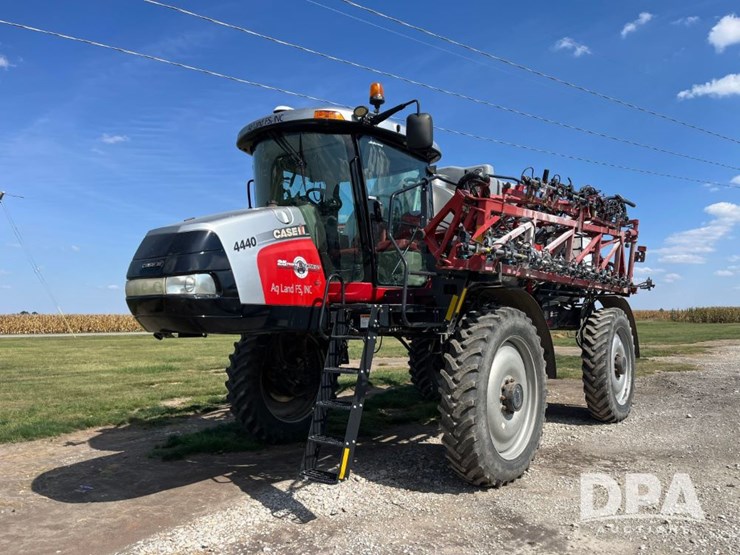 2017-case-ih-patriot-4440-image-1