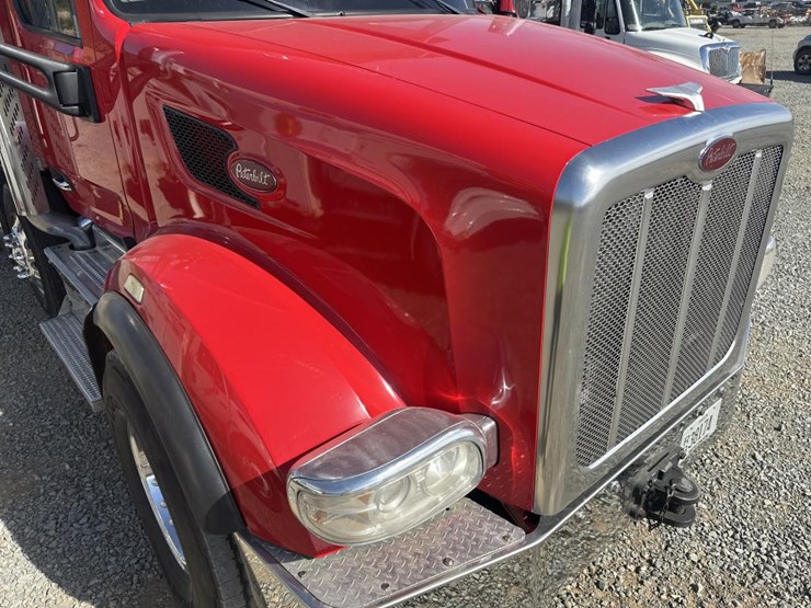 2014-peterbilt-567-image-10