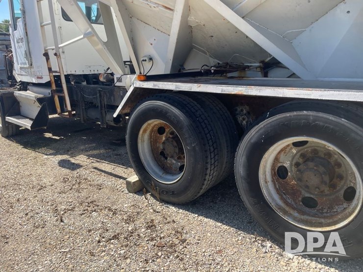 1999-kenworth-t800-image-10