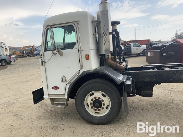 2004-peterbilt-320-image-9