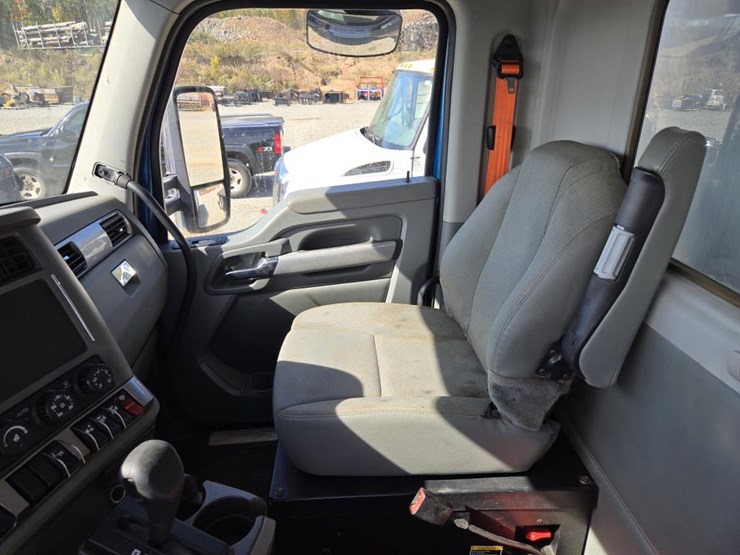 2017-kenworth-t880-image-61