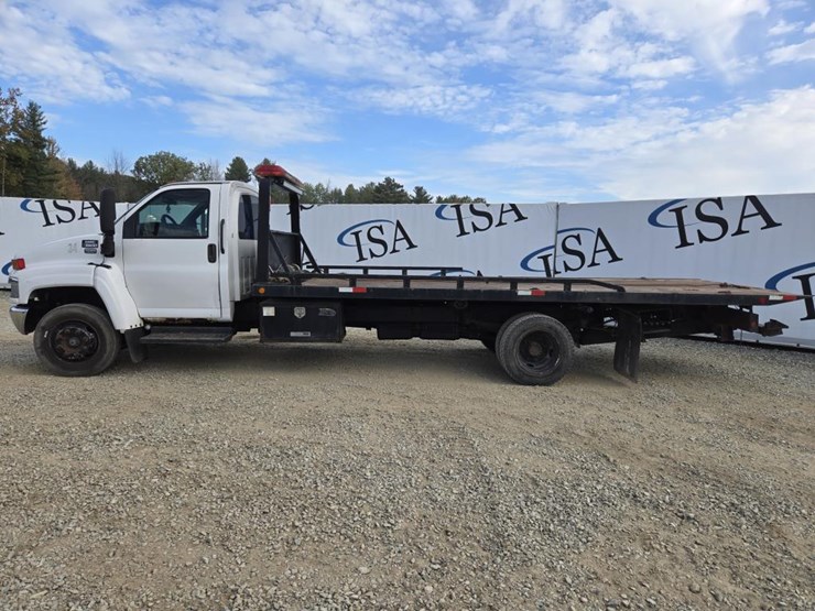2005-gmc-5500-image-2