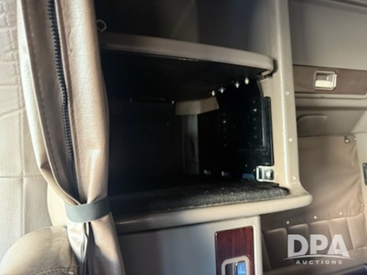 2013-peterbilt-389-truck-(jm627)-image-147