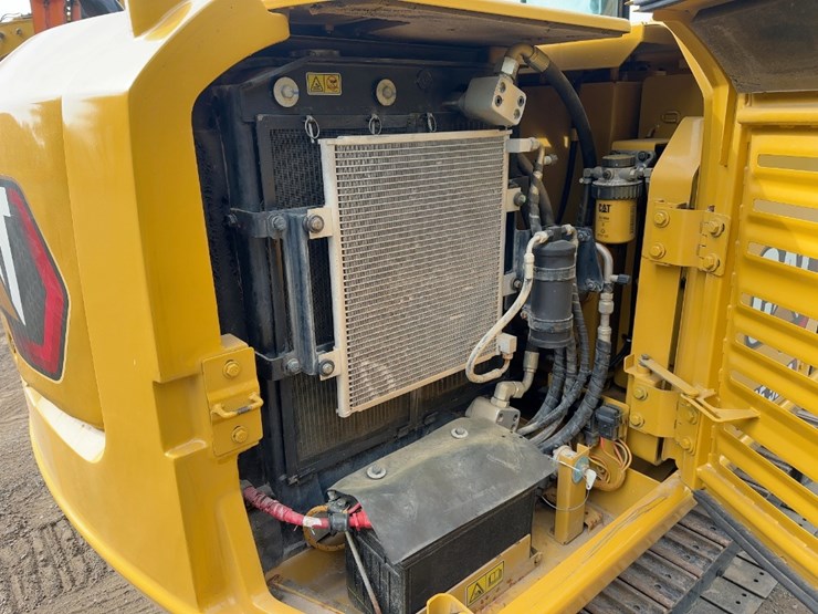 2021-caterpillar-305-image-36