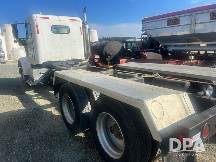 1987-freightliner-fld120-image-3