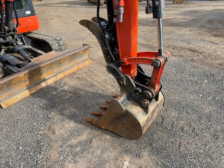 2019-kubota-kx040-4-image-8