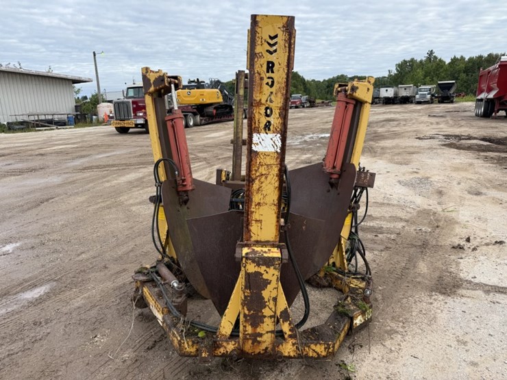 #2558-•-(3)-point-hydraulic-tree-spade-image-5