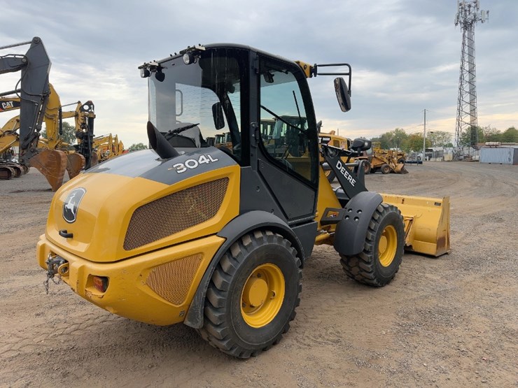 2021-deere-304l-image-5
