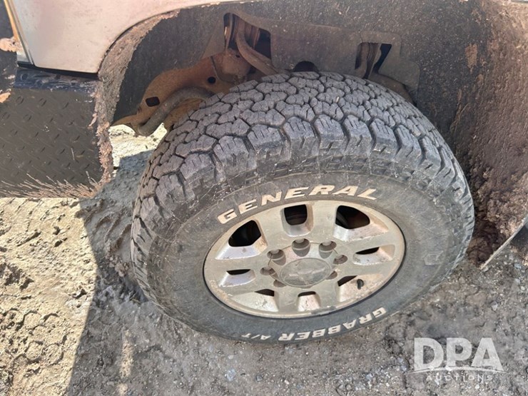 2012-chevrolet-2500hd-image-12