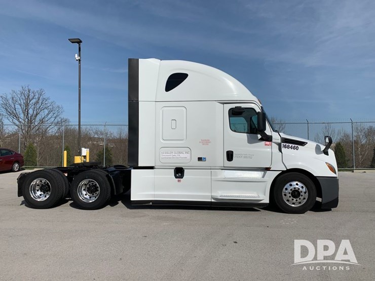 2018-freightliner-cascadia-126-image-2