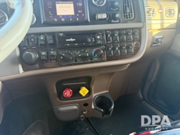 2013-peterbilt-389-truck-(jm627)-image-155