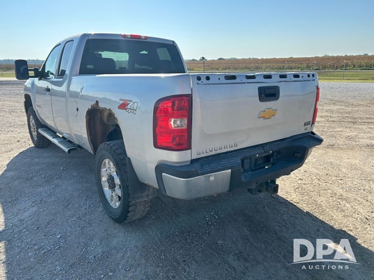 2013-chevrolet-2500hd-image-4