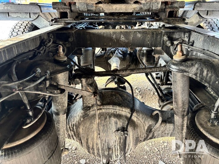 2015-peterbilt-579-image-39