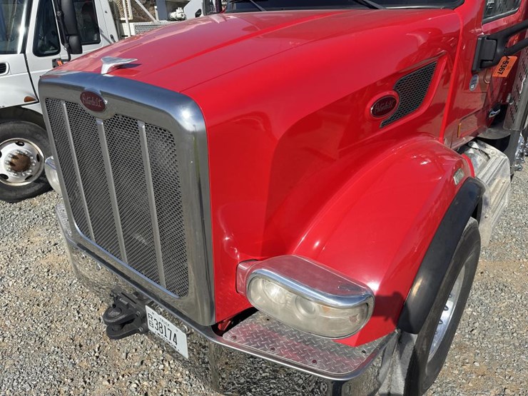 2014-peterbilt-567-image-9