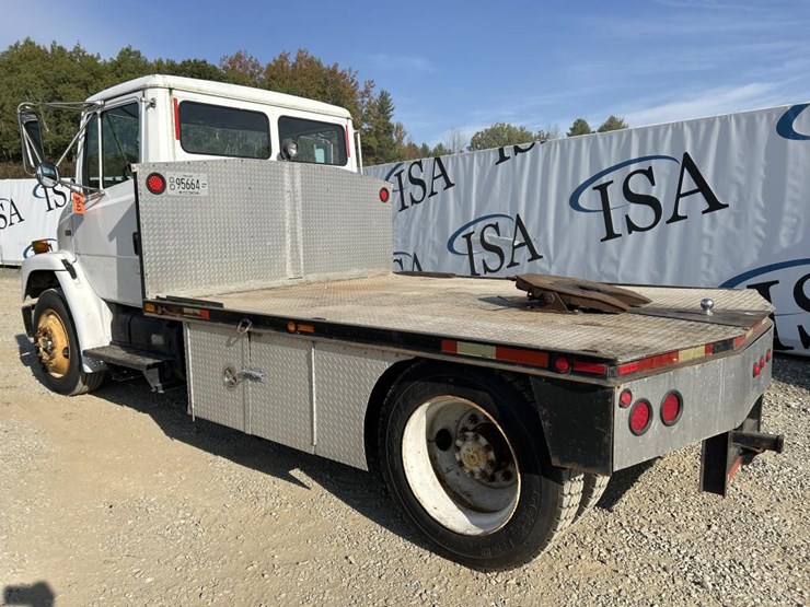 1995-freightliner-fl70-image-3