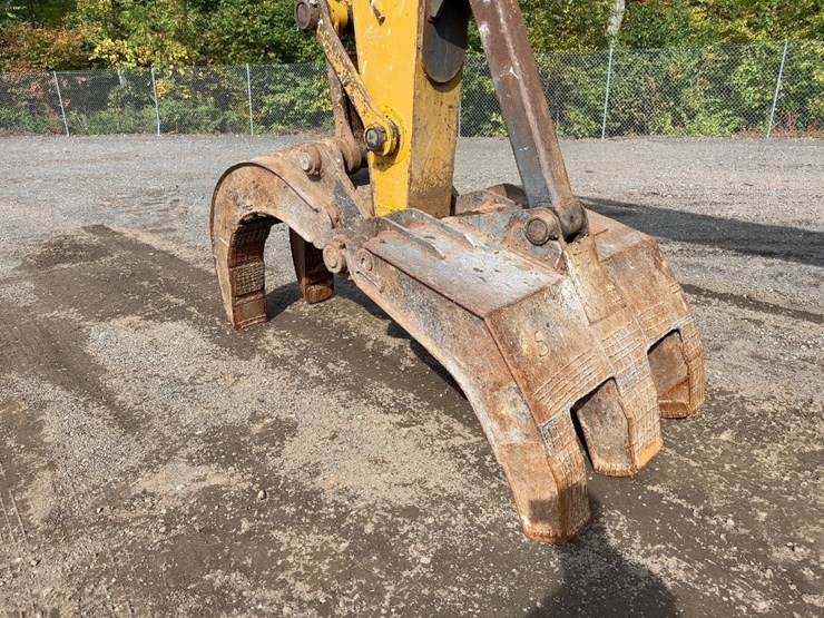 2004-deere-225c-lc-image-12