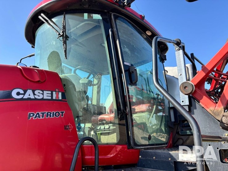 2015-case-ih-patriot-4440-image-29