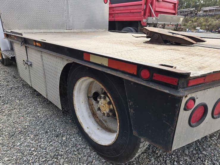 1995-freightliner-fl70-image-22