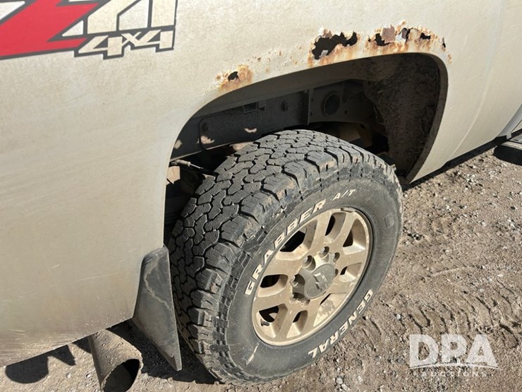 2012-chevrolet-2500hd-image-14