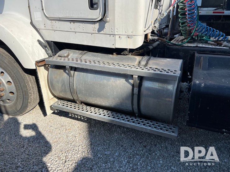 2005-kenworth-t800-image-36