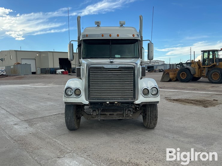2013-freightliner-coronado-132-image-2