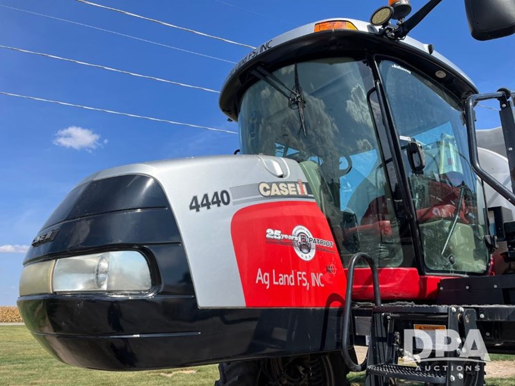 2017-case-ih-patriot-4440-image-21