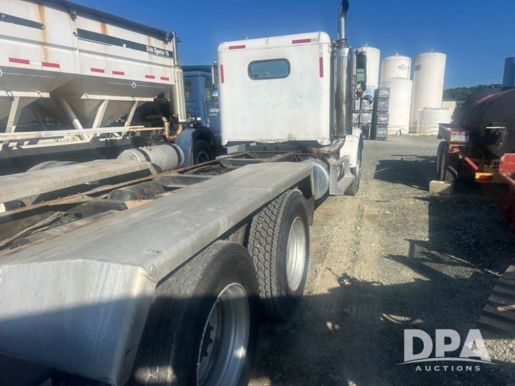 1987-freightliner-fld120-image-2