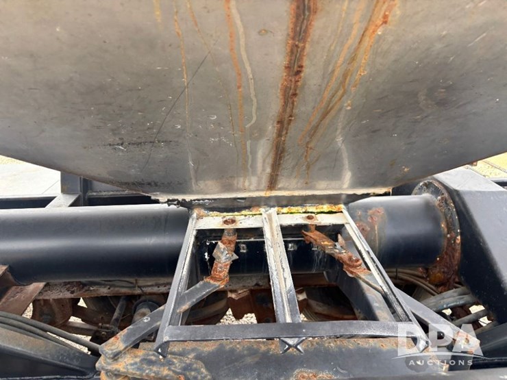 2012-behnke-dry-tender-trailer-(gp11554)-image-34