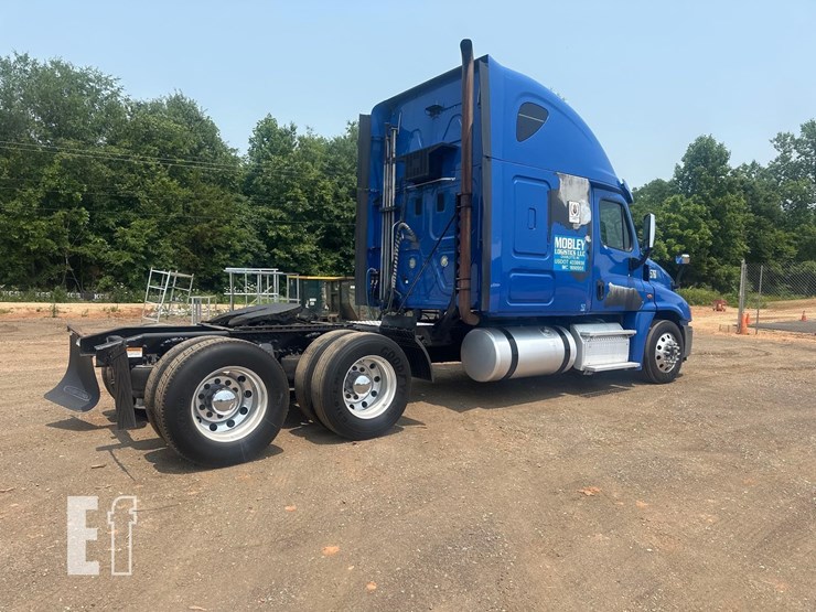 2015-freightliner-cascadia-125-image-4