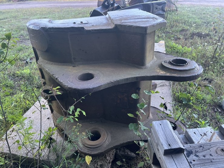 #2540-•-approx-42“-excavator-stump-bucket-image-4