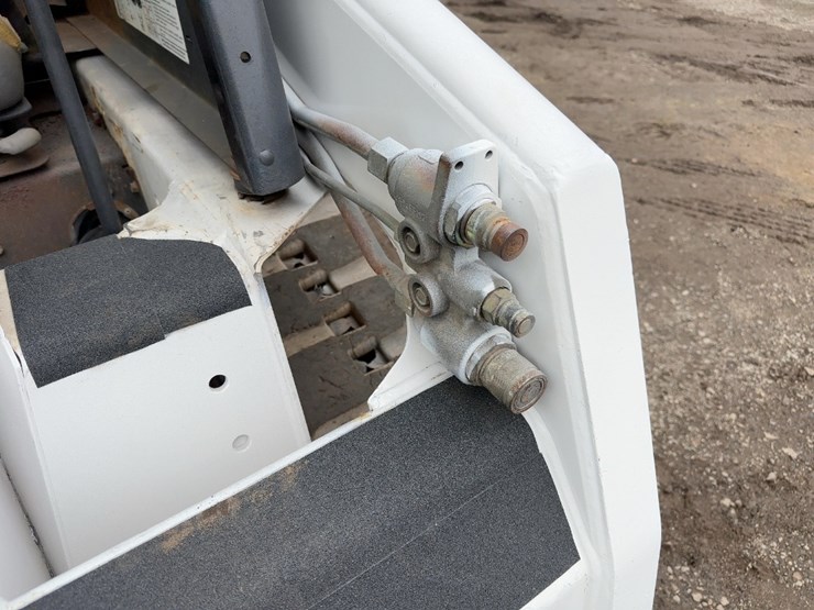 2006-bobcat-t140-image-9