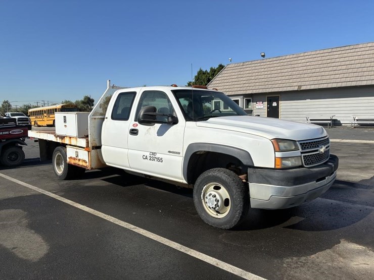 2005-chevrolet-3500-image-3