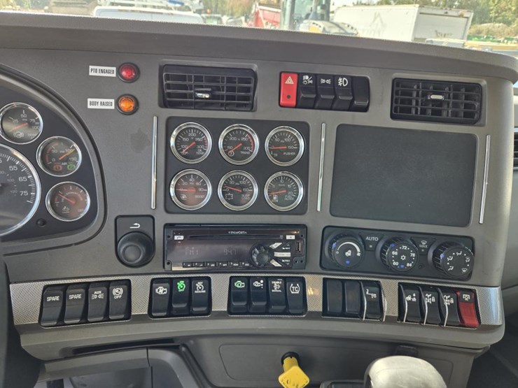 2017-kenworth-t880-image-70