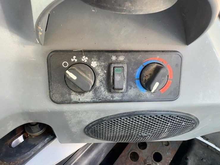 2019-bobcat-s740-image-20