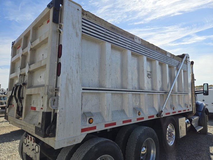 2017-kenworth-t880-image-24