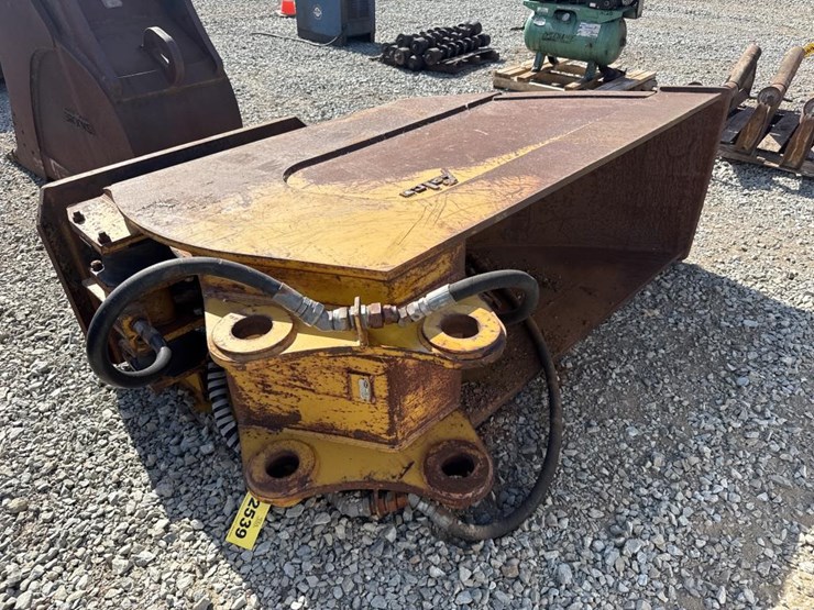 #2539-•-approx-30“-felco-vibrating-bucket-image-5