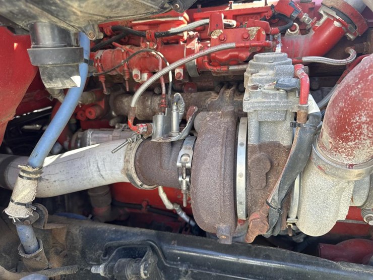 2014-peterbilt-567-image-42