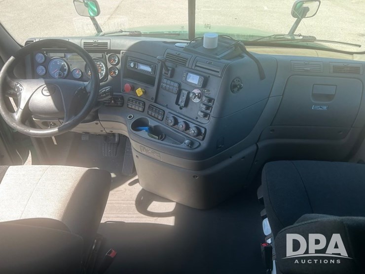 2017-freightliner-cascadia-125-image-14