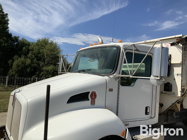 2011-kenworth-t370-image-14