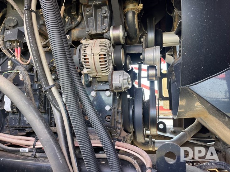 2017-case-ih-patriot-4440-image-34