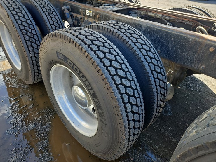 2016-kenworth-t880-image-27