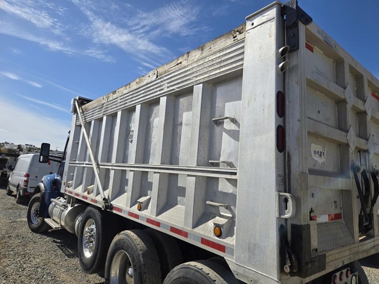 2017-kenworth-t880-image-22