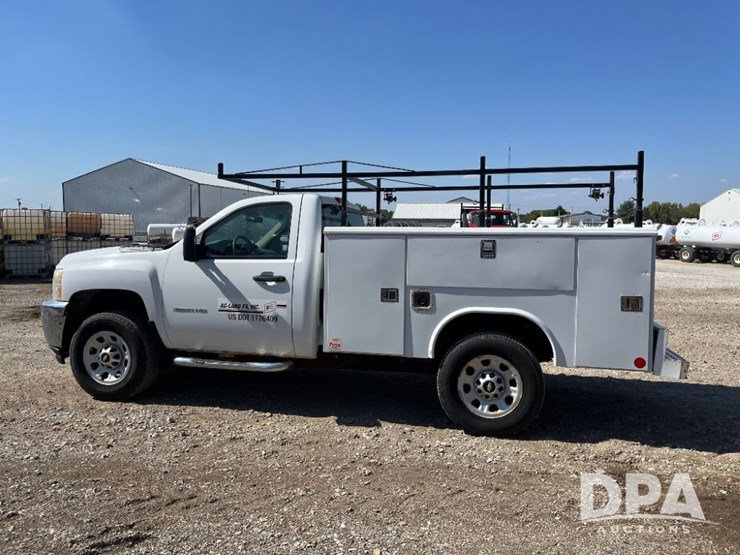 2011-chevrolet-3500hd-image-14