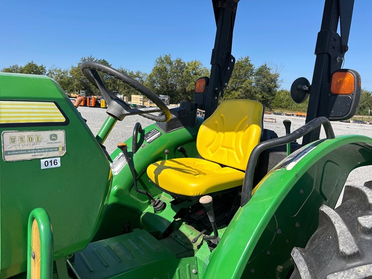 2017-john-deere-5045e-image-11